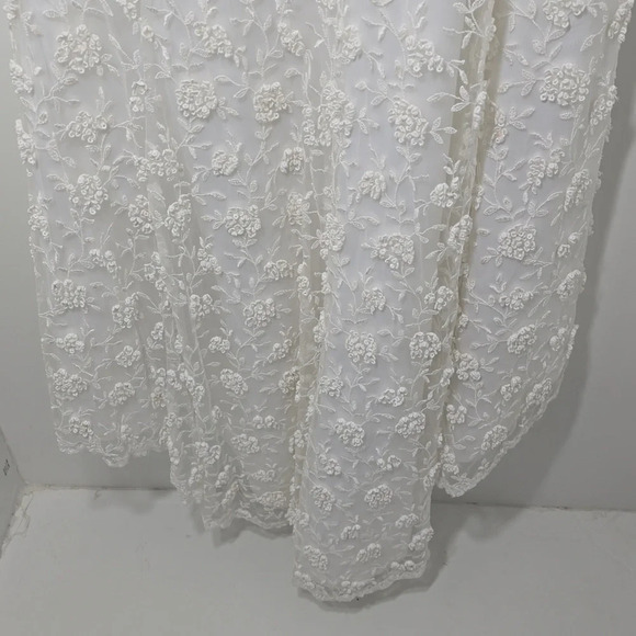 {David's Bridal} Sequined Floral Applique Mesh Overlay Halter Neck Wedding Dress - Picture 11 of 17